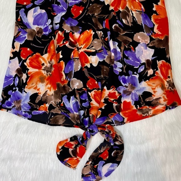 NWT Front Tie Tank Top Floral Sleeveless Blouse - Picture 4 of 12